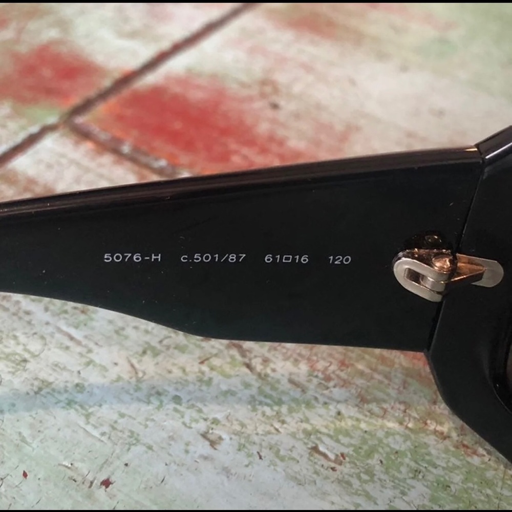 Chanel mother of pearl black sunglasses - Picture 6 of 9